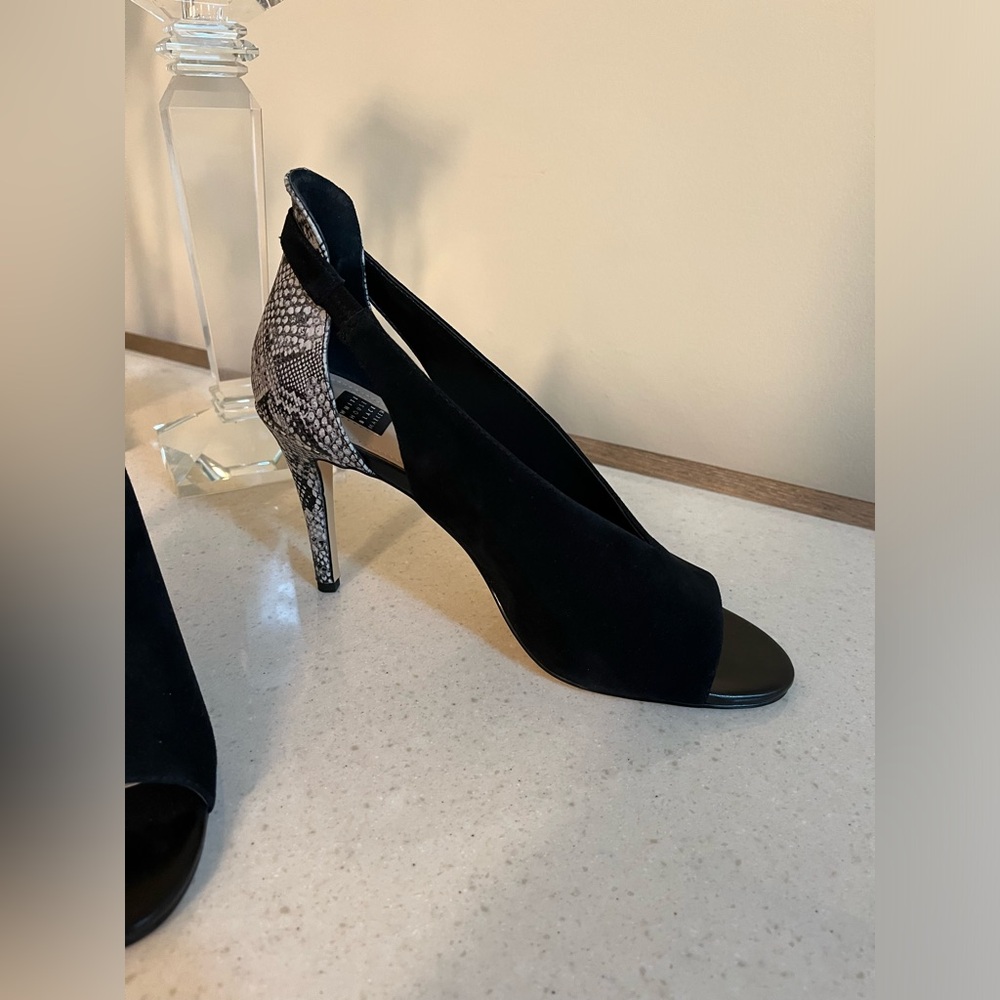 NEW WITH DUST BAG WHITE HOUSE BLACK MARKET Black Suede and Snake Print Heels 9.5